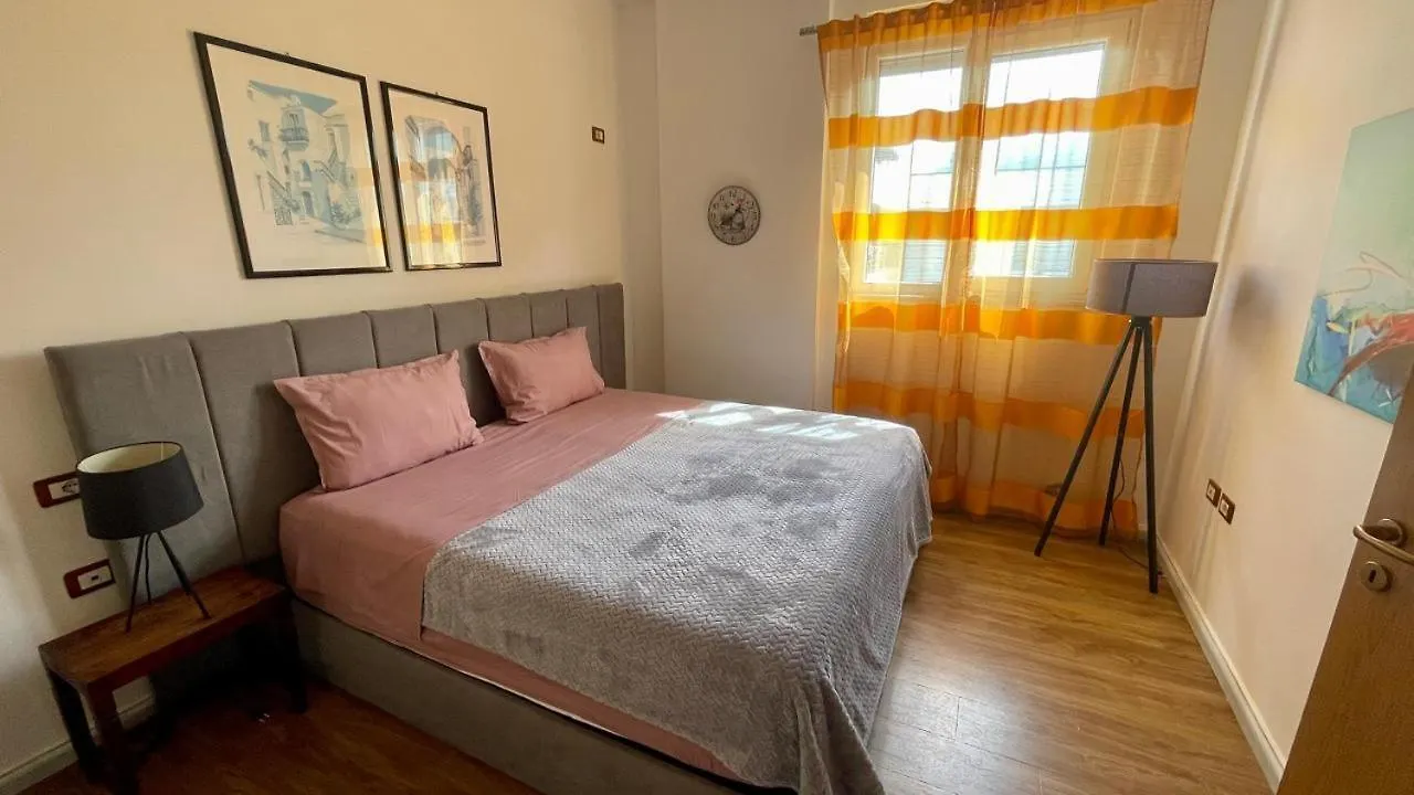 Bazaar Sun Rays Apartment Tirana 0*,